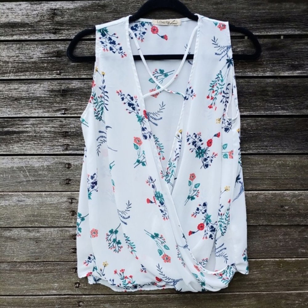 LIBERTY LOVE PULLOVER TOP